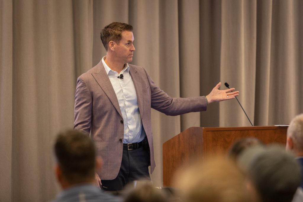 What to Look For When You’re Hiring a Motivational Speaker