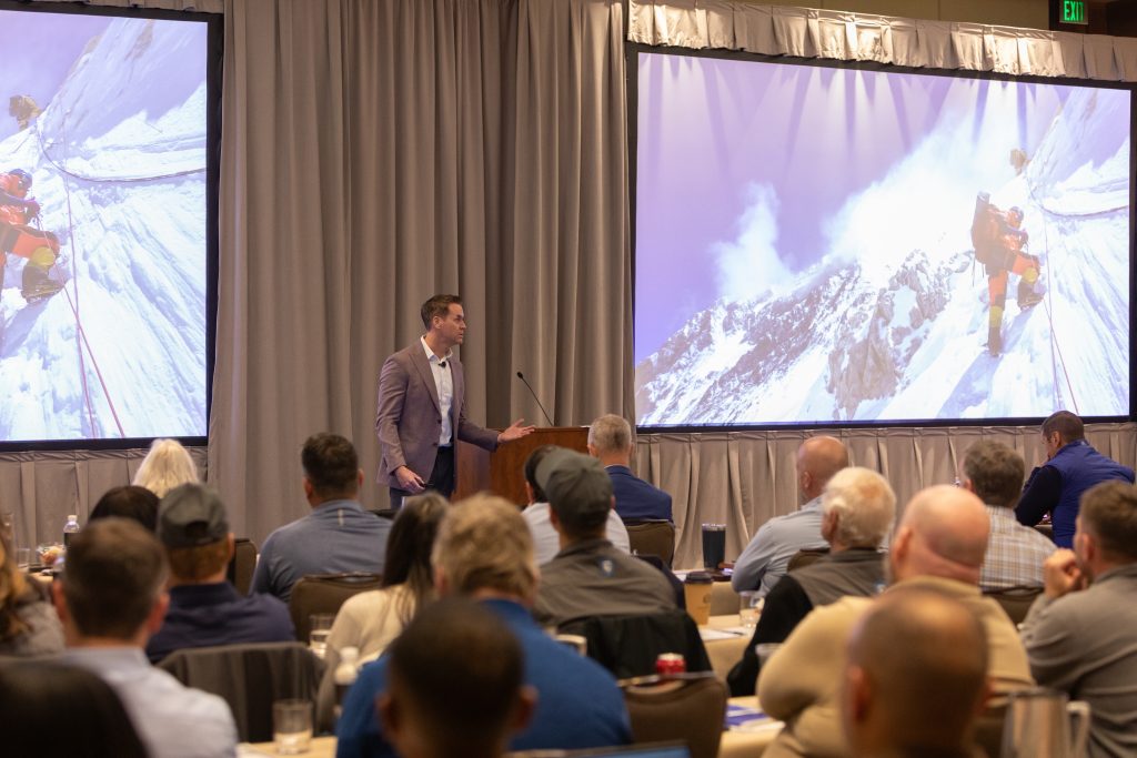 How to Choose the Right Summit Speaker for Your Annual Meeting